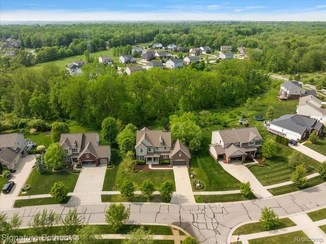 871 Wynstone Circle S, Oakland Charter Township, MI 48363