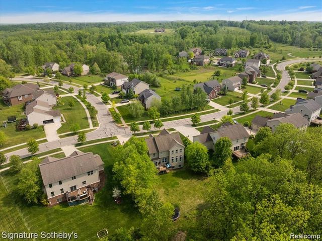 871 Wynstone Circle S, Oakland Charter Township, MI 48363