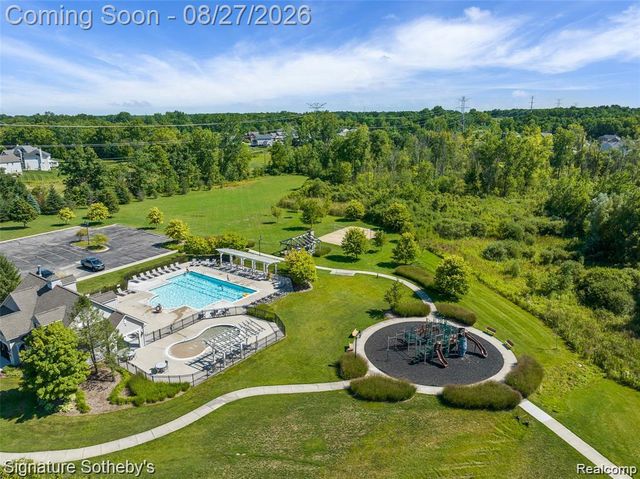 871 Wynstone Circle S, Oakland Charter Township, MI 48363