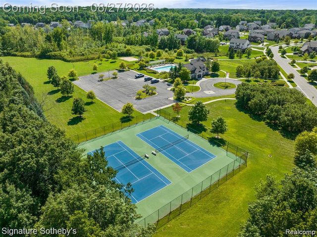 871 Wynstone Circle S, Oakland Charter Township, MI 48363