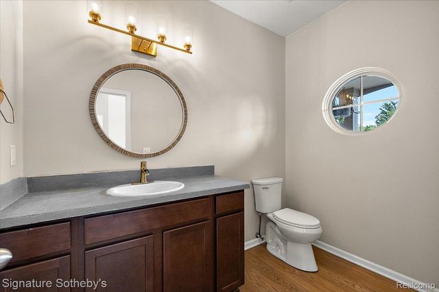 871 Wynstone Circle S, Oakland Charter Township, MI 48363