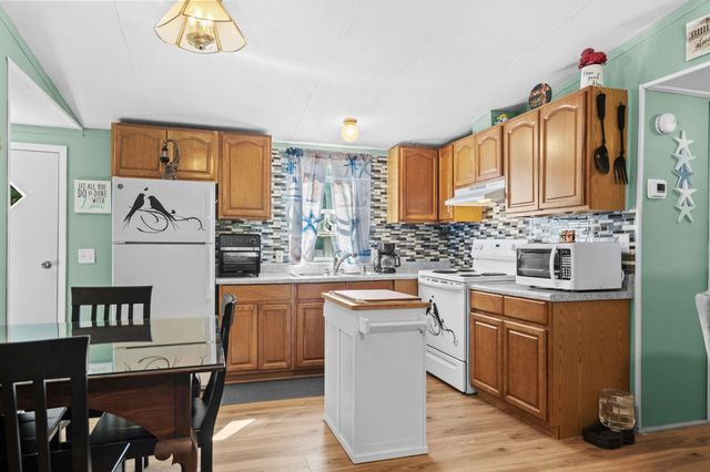 3254 Lyndon Dr., Little River, SC 29566