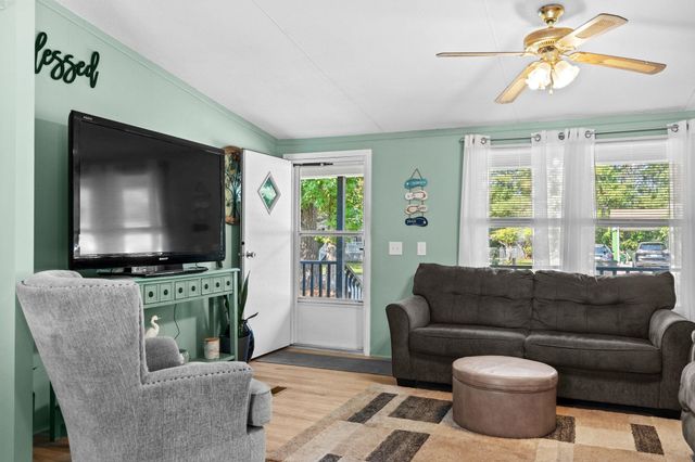 3254 Lyndon Dr., Little River, SC 29566