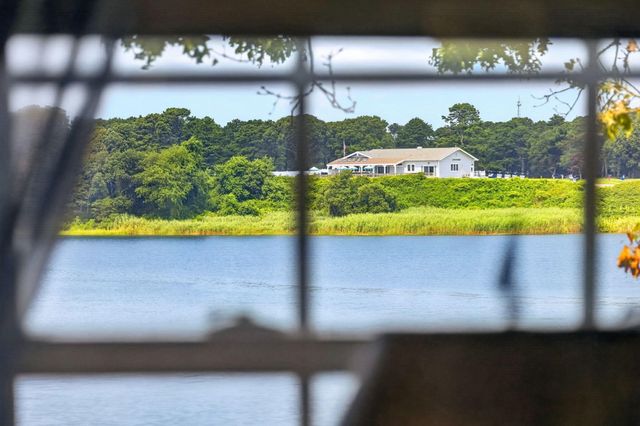 33 Horsefoot Rd, Dennis, MA 02638