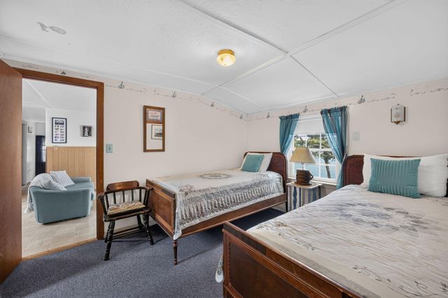 33 Horsefoot Rd, Dennis, MA 02638