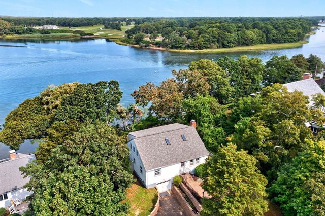 33 Horsefoot Rd, Dennis, MA 02638