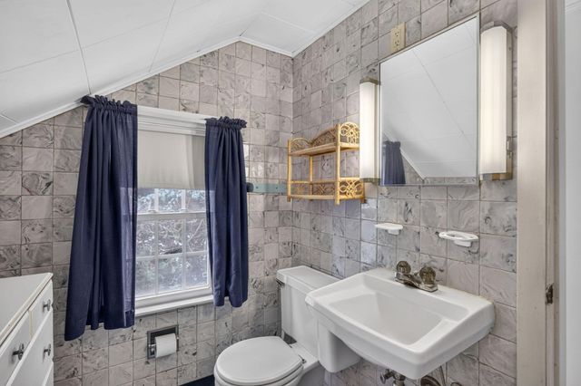 33 Horsefoot Rd, Dennis, MA 02638
