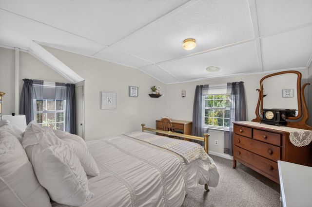 33 Horsefoot Rd, Dennis, MA 02638