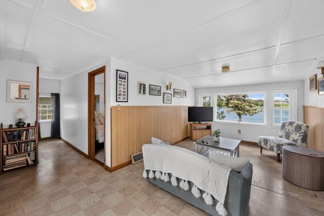 33 Horsefoot Rd, Dennis, MA 02638