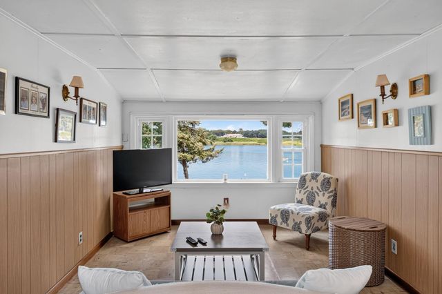 33 Horsefoot Rd, Dennis, MA 02638