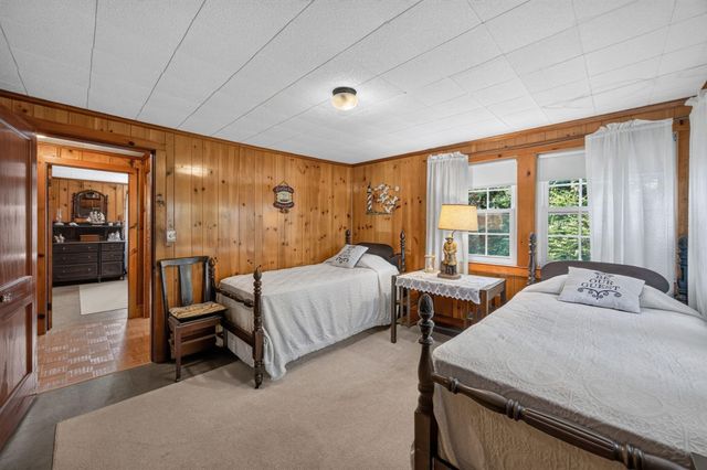 33 Horsefoot Rd, Dennis, MA 02638