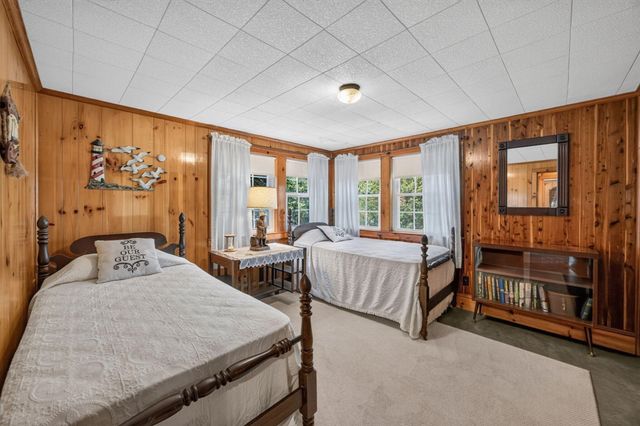 33 Horsefoot Rd, Dennis, MA 02638