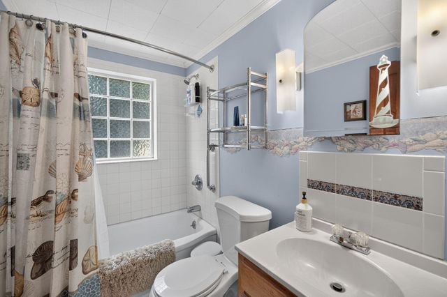 33 Horsefoot Rd, Dennis, MA 02638