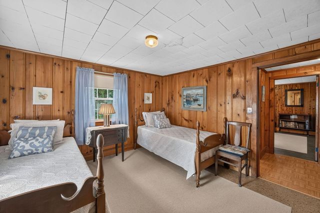 33 Horsefoot Rd, Dennis, MA 02638