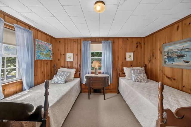33 Horsefoot Rd, Dennis, MA 02638
