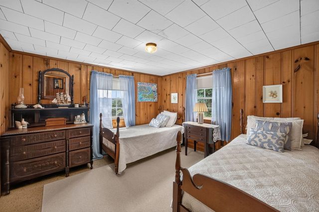 33 Horsefoot Rd, Dennis, MA 02638