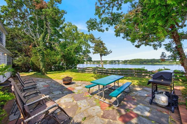 33 Horsefoot Rd, Dennis, MA 02638