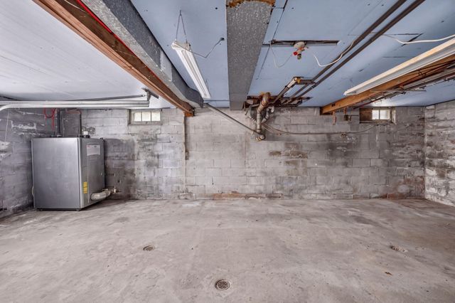 33 Horsefoot Rd, Dennis, MA 02638