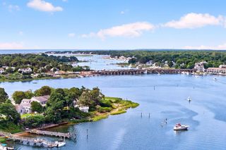33 Horsefoot Rd, Dennis, MA 02638