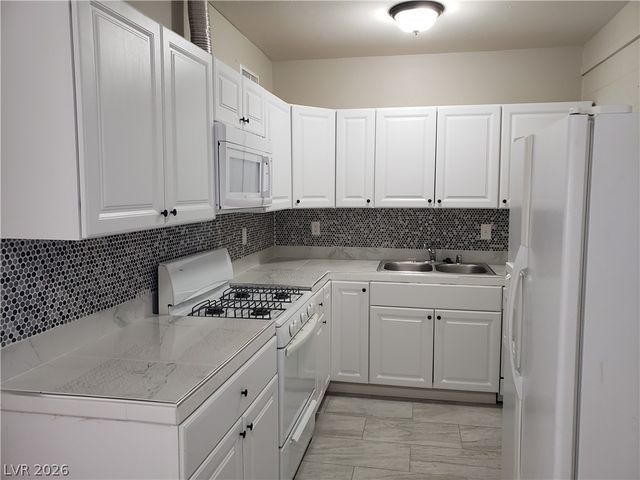 1312 East Saint Louis Avenue, Las Vegas, NV 89104