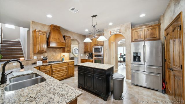 14338 S Hudson Avenue, Bixby, OK 74008