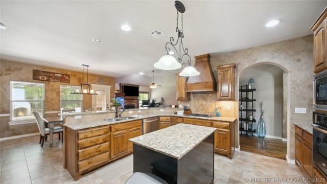 14338 S Hudson Avenue, Bixby, OK 74008