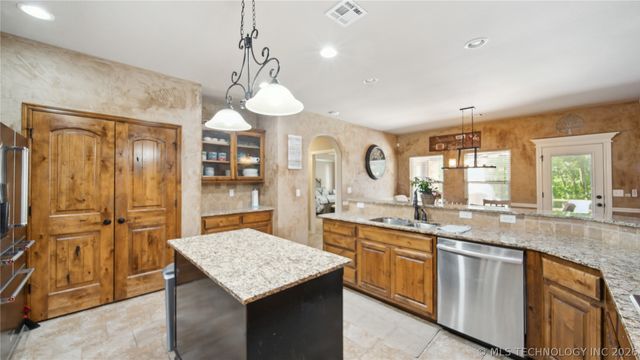 14338 S Hudson Avenue, Bixby, OK 74008