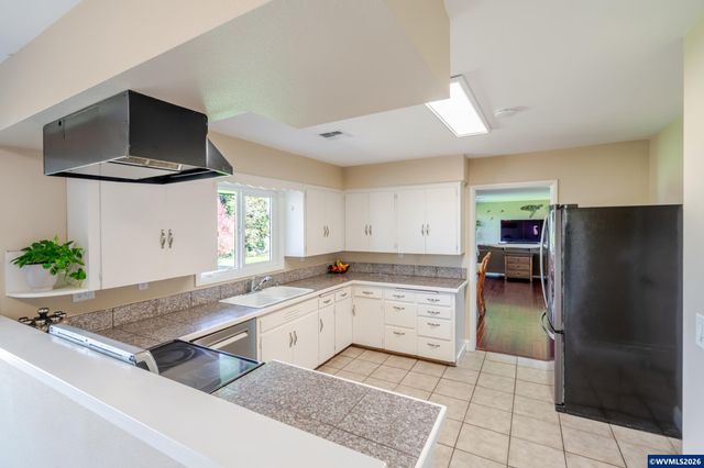 1047 Northview Ln NW, Albany, OR 97321