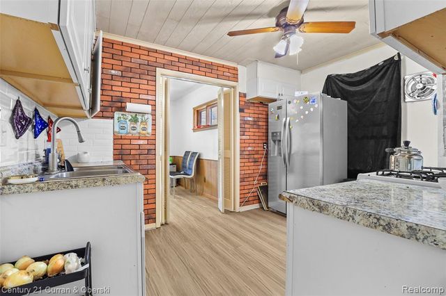 4155 Syracuse Street, Dearborn Heights, MI 48125
