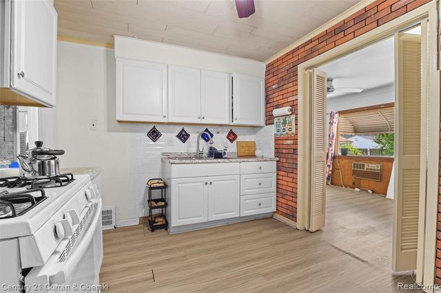 4155 Syracuse Street, Dearborn Heights, MI 48125