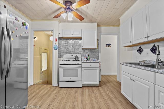 4155 Syracuse Street, Dearborn Heights, MI 48125