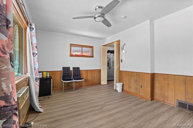 4155 Syracuse Street, Dearborn Heights, MI 48125