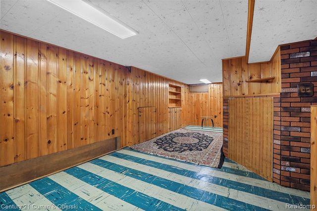 4155 Syracuse Street, Dearborn Heights, MI 48125