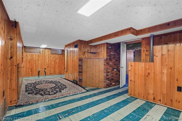 4155 Syracuse Street, Dearborn Heights, MI 48125