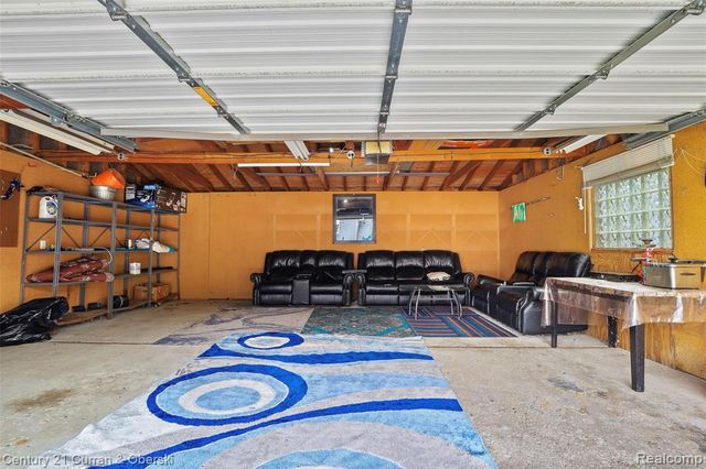 4155 Syracuse Street, Dearborn Heights, MI 48125