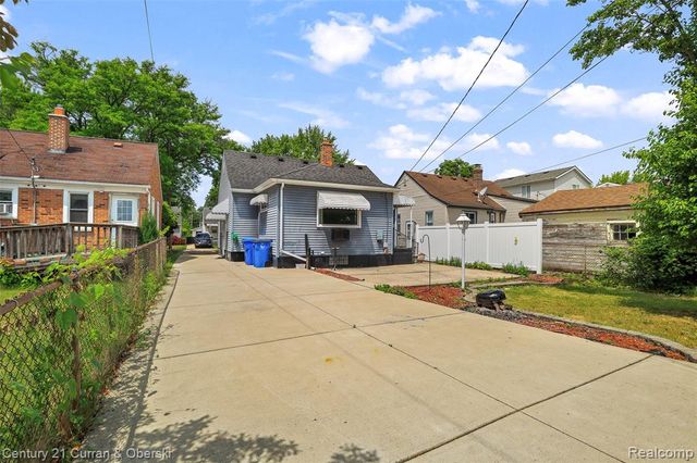 4155 Syracuse Street, Dearborn Heights, MI 48125