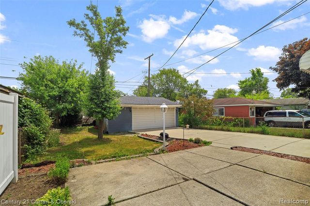 4155 Syracuse Street, Dearborn Heights, MI 48125