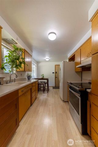 5519 116th Avenue NE, Kirkland, WA 98033