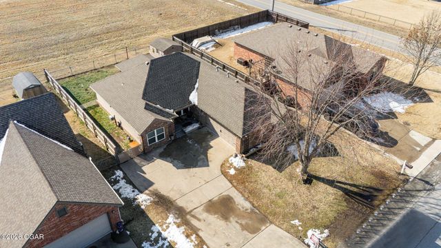 1506 W 11th Street, Grove, OK 74344