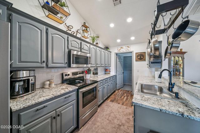 1506 W 11th Street, Grove, OK 74344