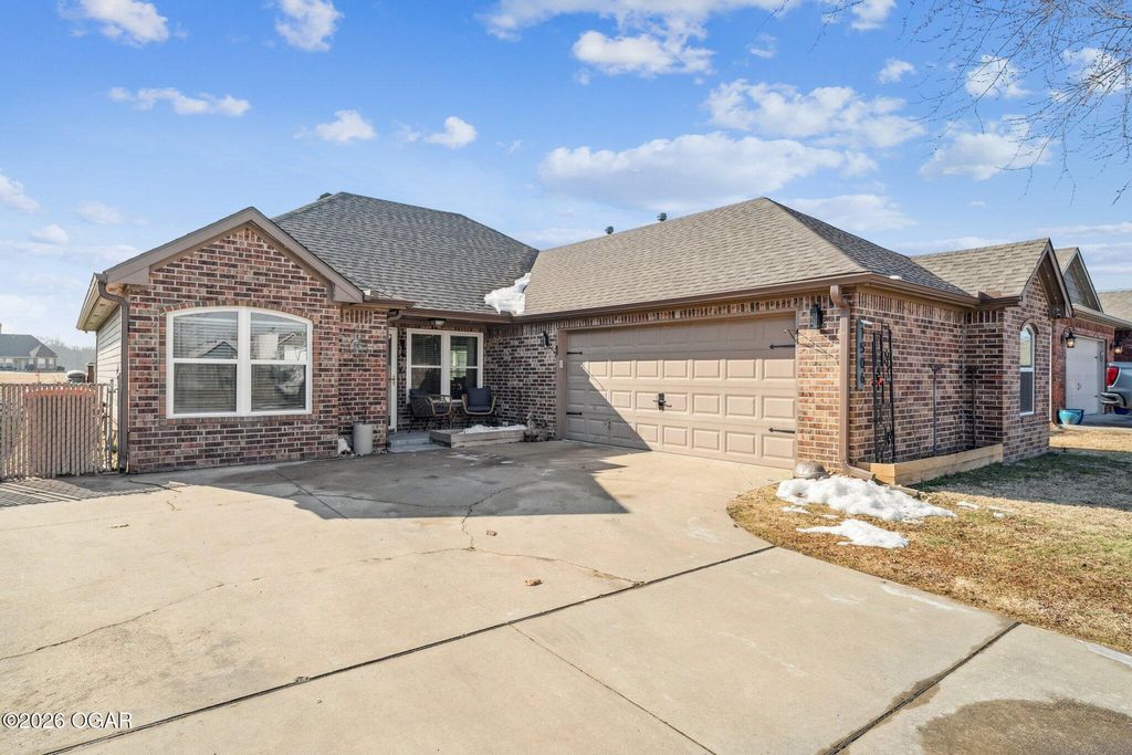 1506 W 11th Street, Grove, OK 74344
