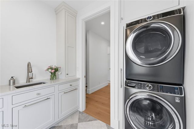 10311 Hunting Hills Avenue NE, Hartville, OH 44632