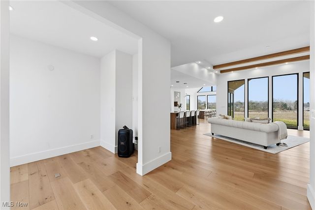 10311 Hunting Hills Avenue NE, Hartville, OH 44632