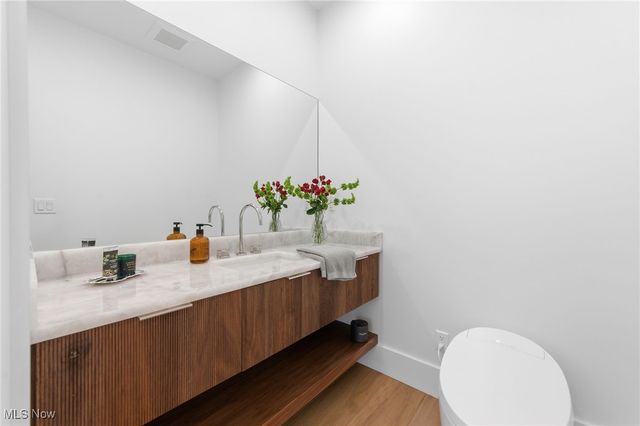 10311 Hunting Hills Avenue NE, Hartville, OH 44632