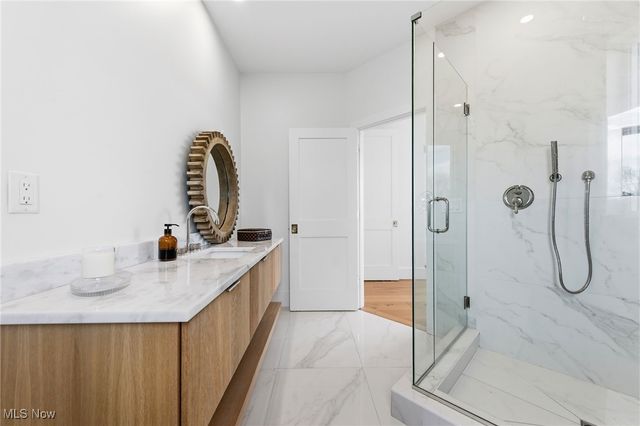 10311 Hunting Hills Avenue NE, Hartville, OH 44632