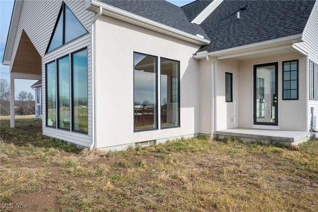 10311 Hunting Hills Avenue NE, Hartville, OH 44632