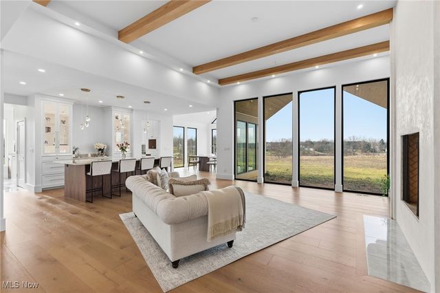 10311 Hunting Hills Avenue NE, Hartville, OH 44632