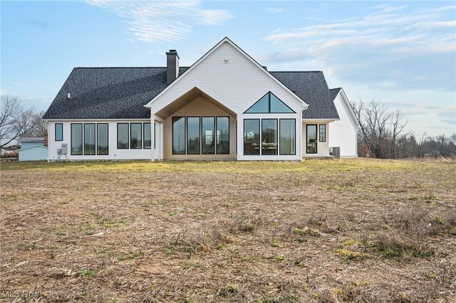 10311 Hunting Hills Avenue NE, Hartville, OH 44632