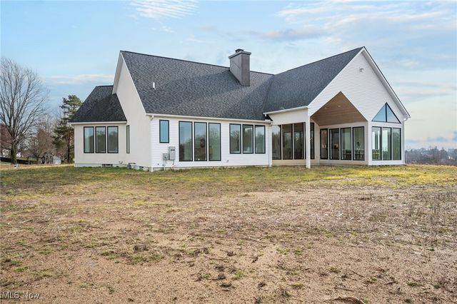 10311 Hunting Hills Avenue NE, Hartville, OH 44632