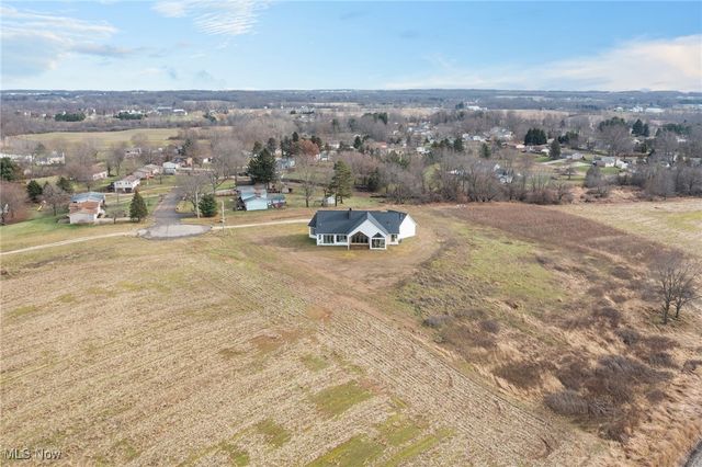 10311 Hunting Hills Avenue NE, Hartville, OH 44632